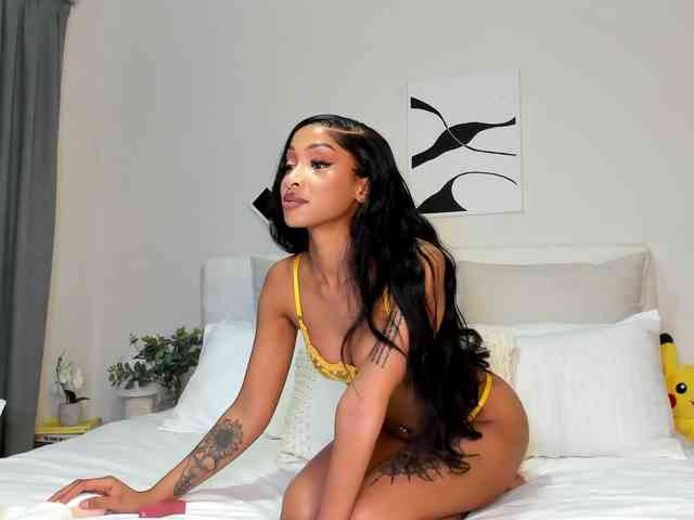 Cinnamon-Lips webcam