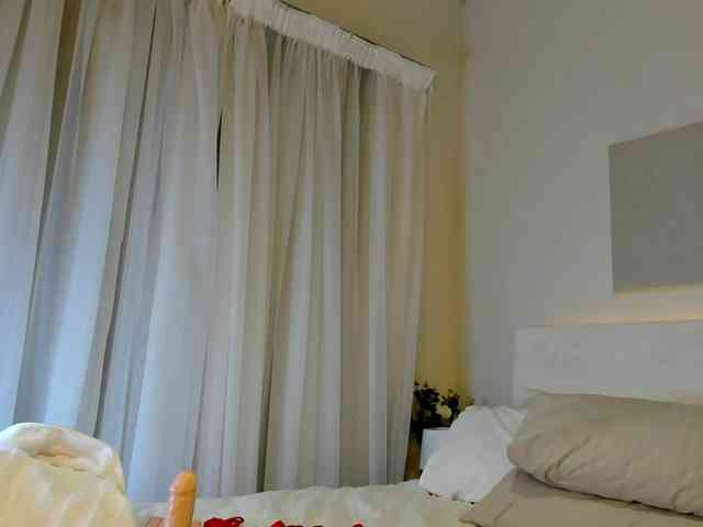 Cinnamon-Lips webcam