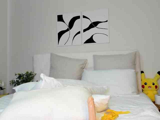 Cinnamon-Lips webcam