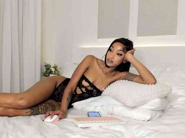 Cinnamon-Lips webcam