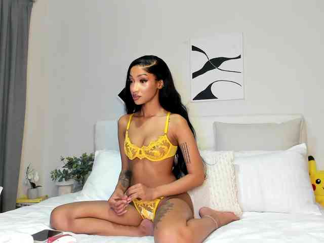 Cinnamon-Lips webcam