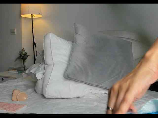 Cinnamon-Lips webcam