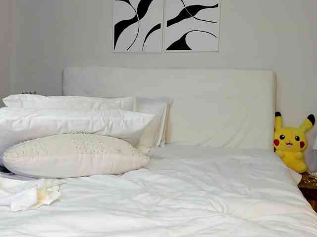 Cinnamon-Lips webcam