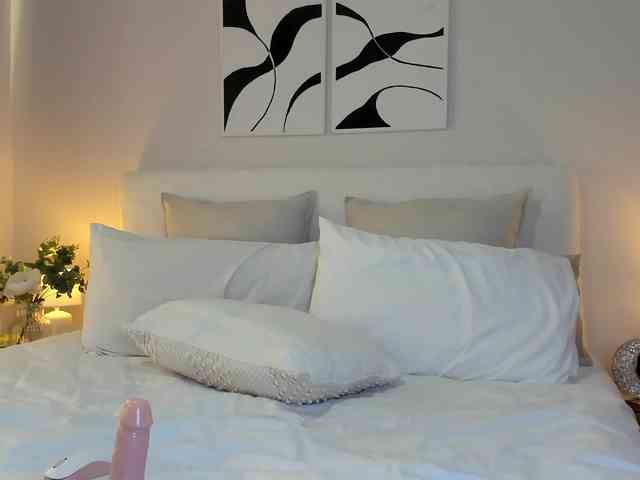 Cinnamon-Lips webcam