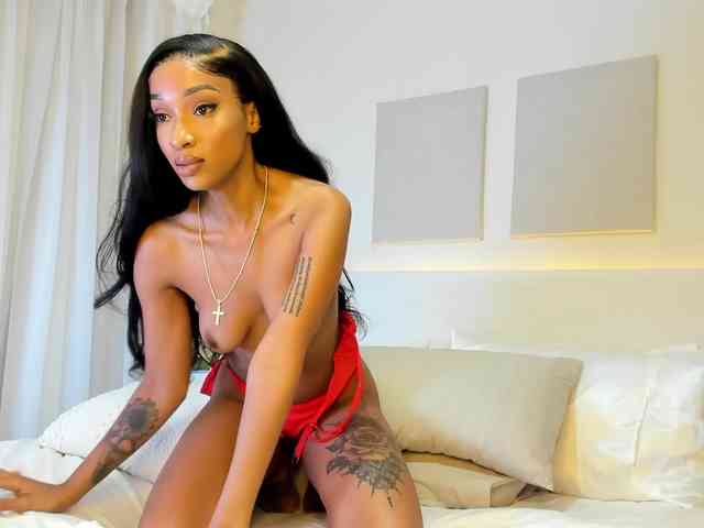 Cinnamon-Lips webcam