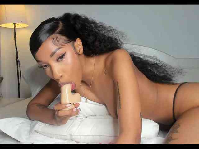 Cinnamon-Lips webcam