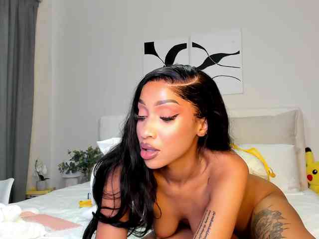 Cinnamon-Lips webcam