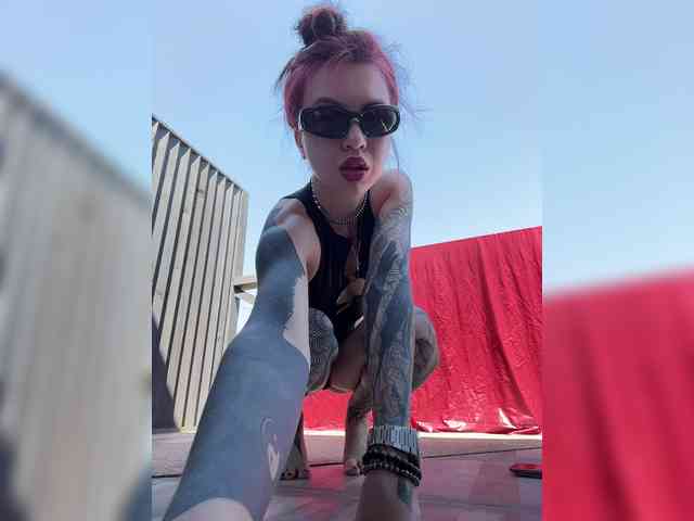 Lina69Femdom webcam