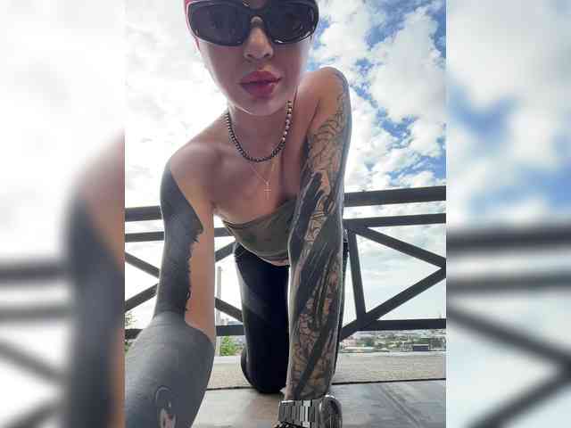 Lina69Femdom webcam