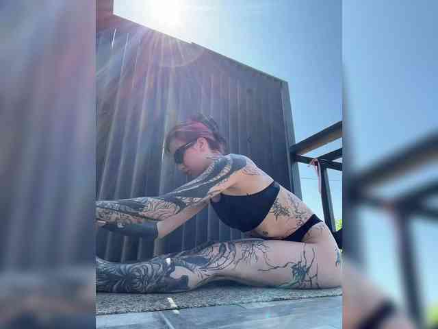 Lina69Femdom webcam