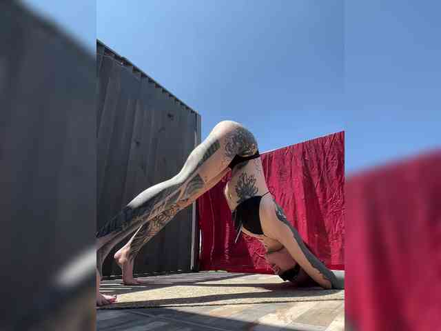 Lina69Femdom webcam