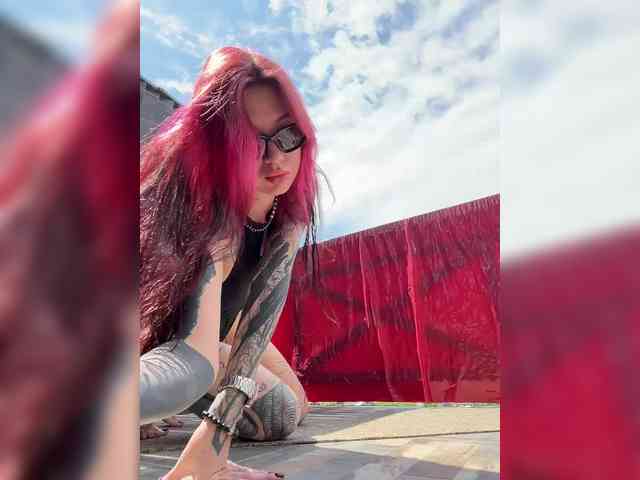 Lina69Femdom webcam