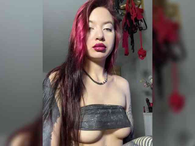 Lina69Femdom webcam