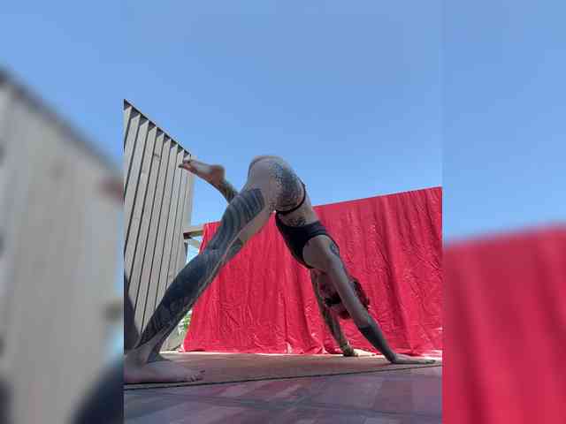 Lina69Femdom webcam