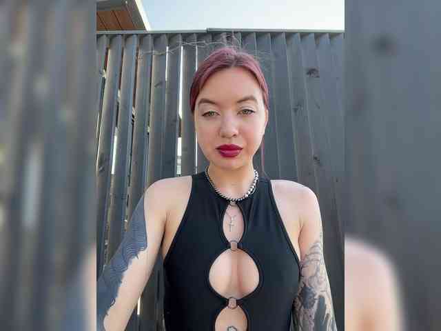 Lina69Femdom webcam