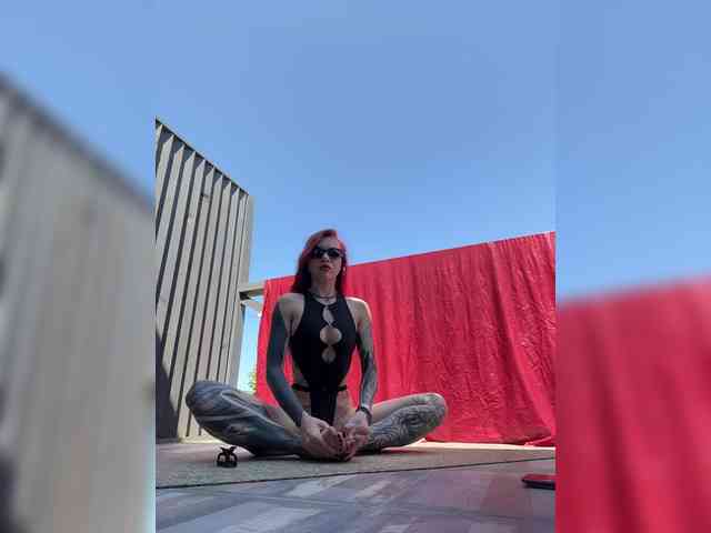 Lina69Femdom webcam