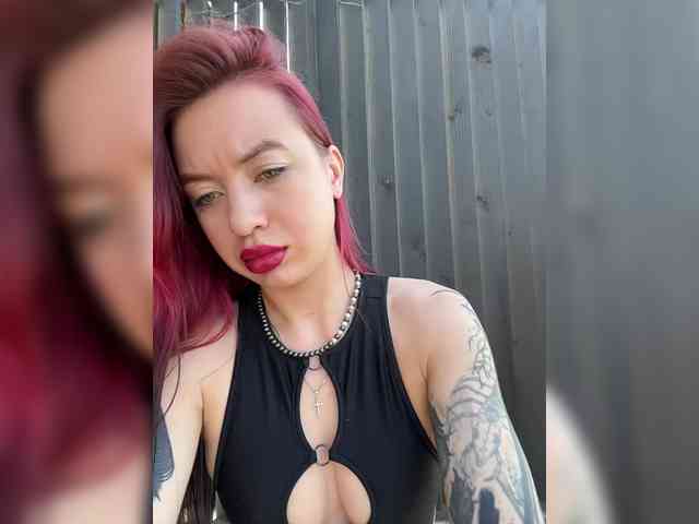 Lina69Femdom webcam
