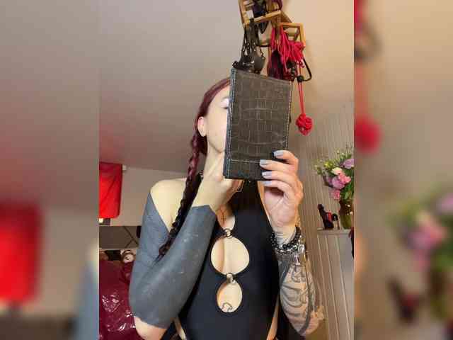 Lina69Femdom webcam
