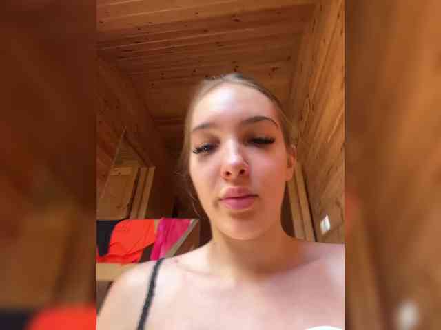 Модель: VenessaBrown