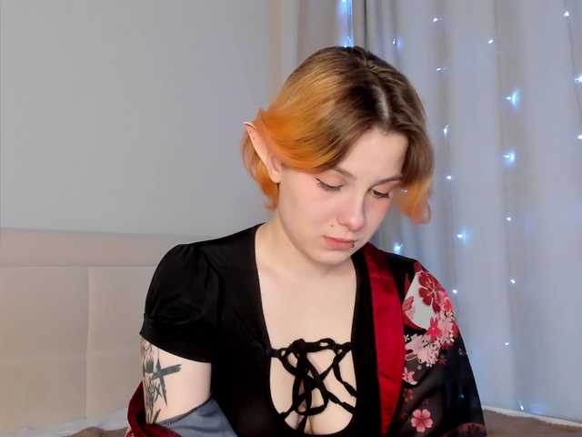 RuntyStrip chat room