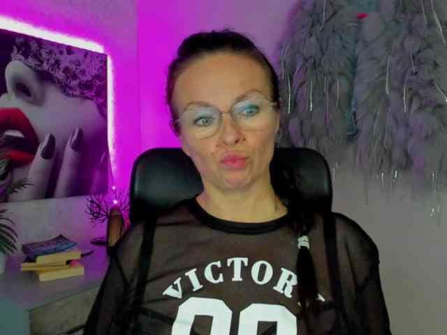 HelenSHOW1 webcam