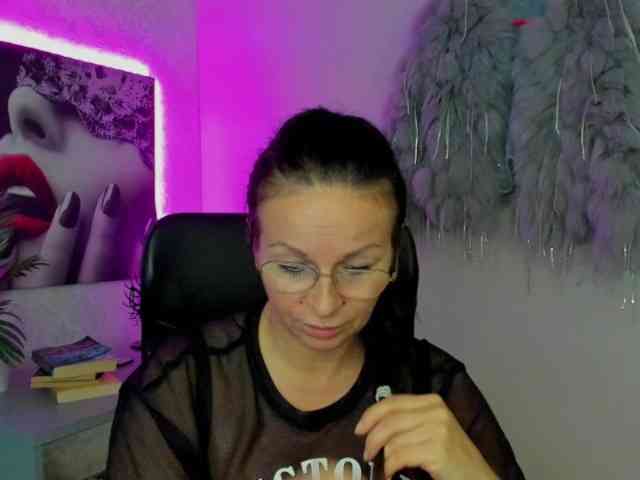 HelenSHOW1 webcam