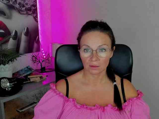 HelenSHOW1 webcam