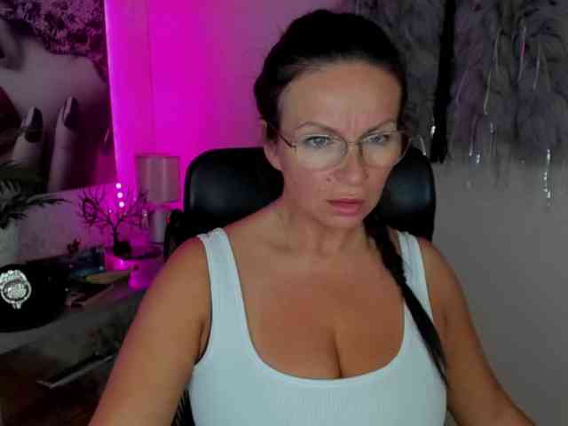 HelenSHOW1 webcam