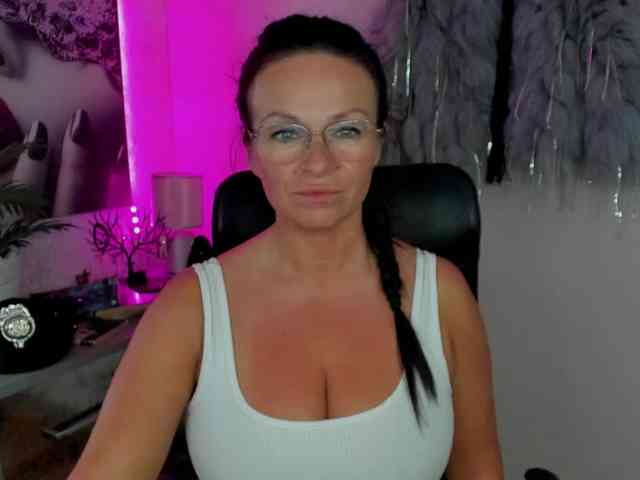 HelenSHOW1 webcam