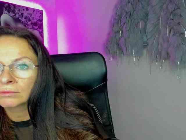 HelenSHOW1 webcam