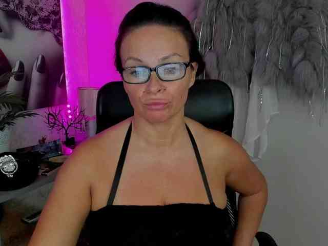 HelenSHOW1 webcam