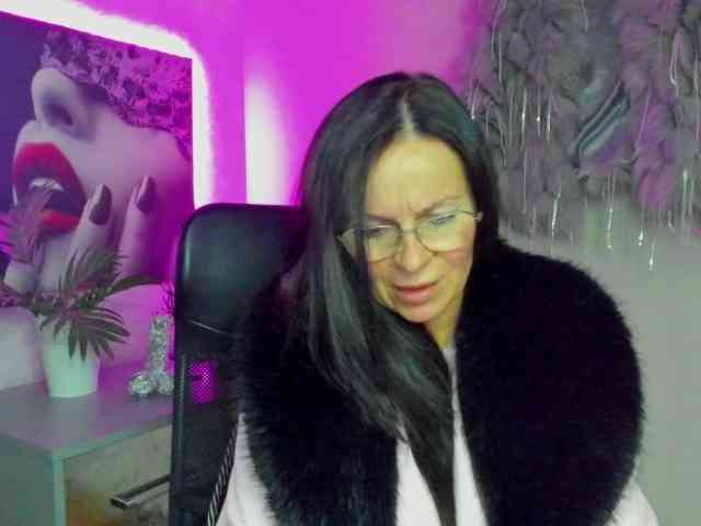 HelenSHOW1 Live Webcam on BongaCams