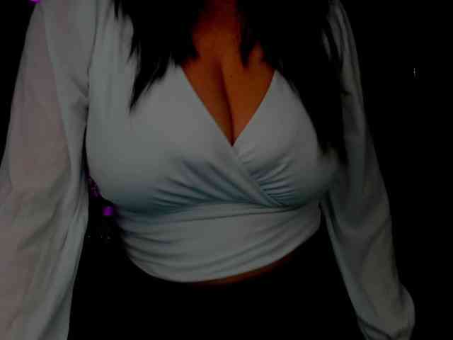 HelenSHOW1 Live Webcam on BongaCams