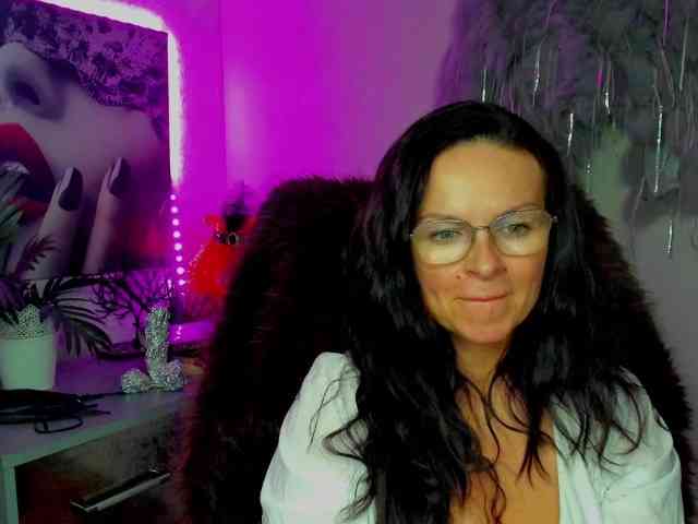 HelenSHOW1 webcam
