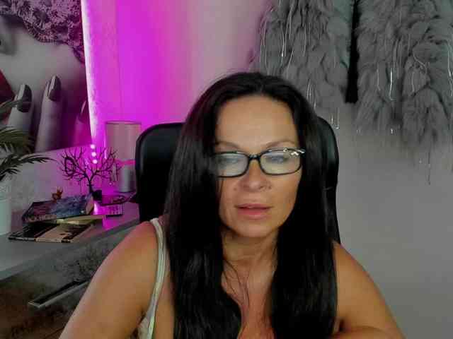 HelenSHOW1 webcam