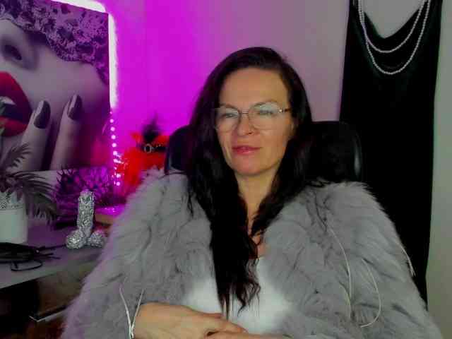 HelenSHOW1 Live Webcam on BongaCams