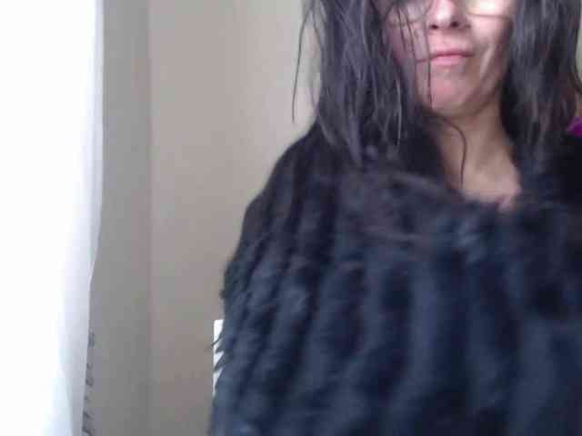 HelenSHOW1 Live Webcam on BongaCams