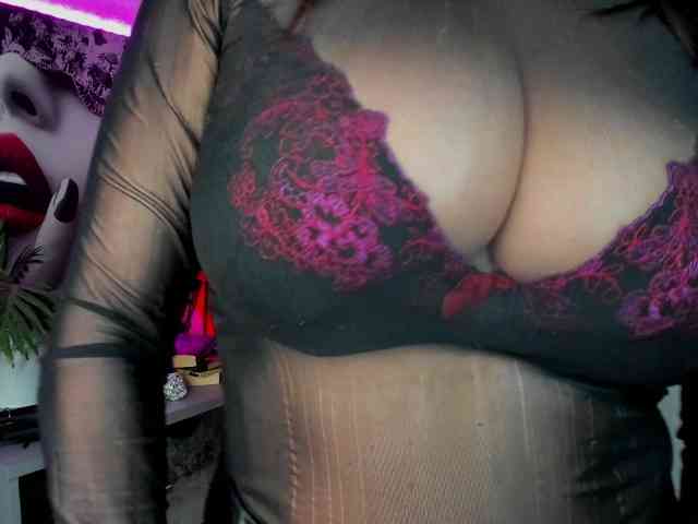 HelenSHOW1 Live Webcam on BongaCams