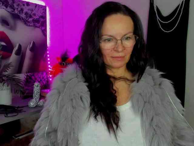 HelenSHOW1 Live Webcam on BongaCams