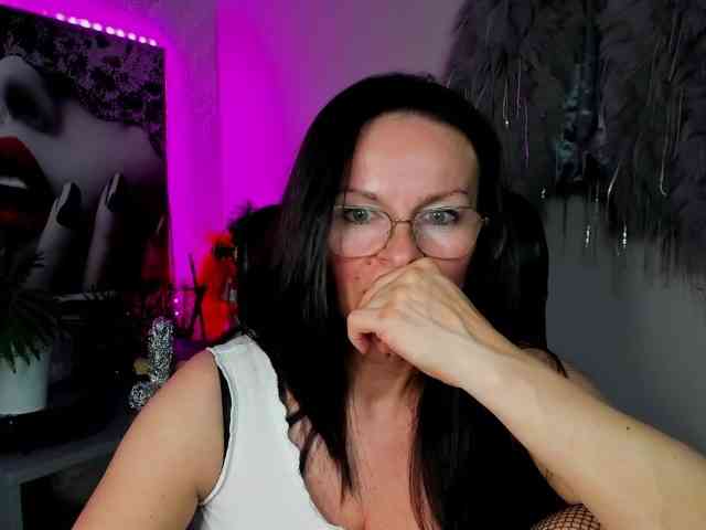 HelenSHOW1 Live Webcam on BongaCams