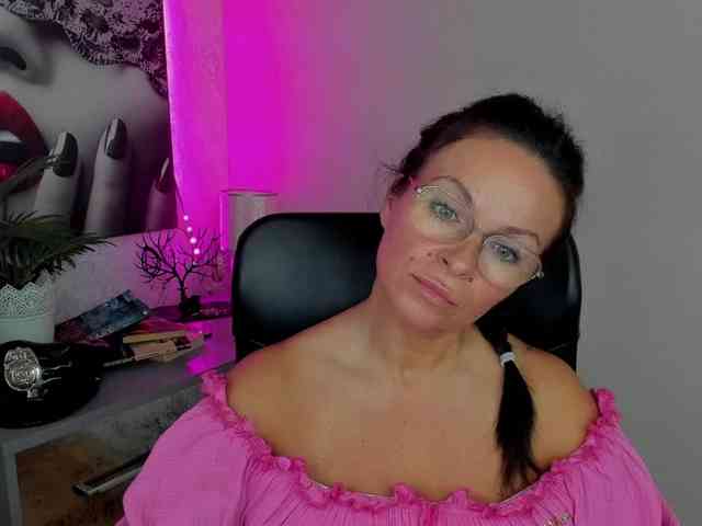 HelenSHOW1 webcam