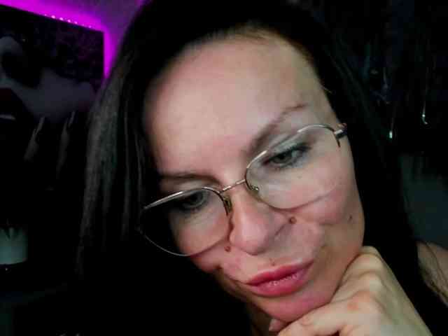 HelenSHOW1 Live Webcam on BongaCams