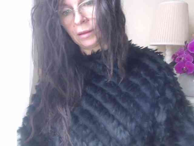 HelenSHOW1 Live Webcam on BongaCams