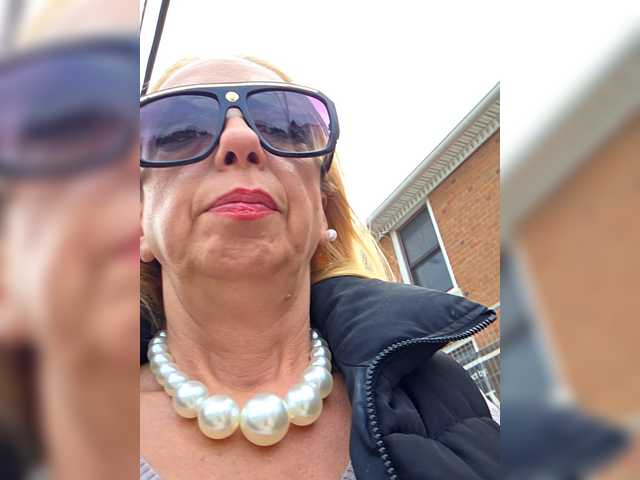 BaditaLuna's BongaCams show and profile