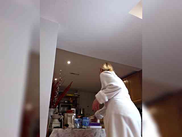 BaditaLuna Live Webcam on BongaCams