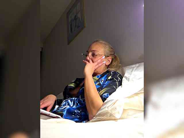 BaditaLuna Live Webcam on BongaCams