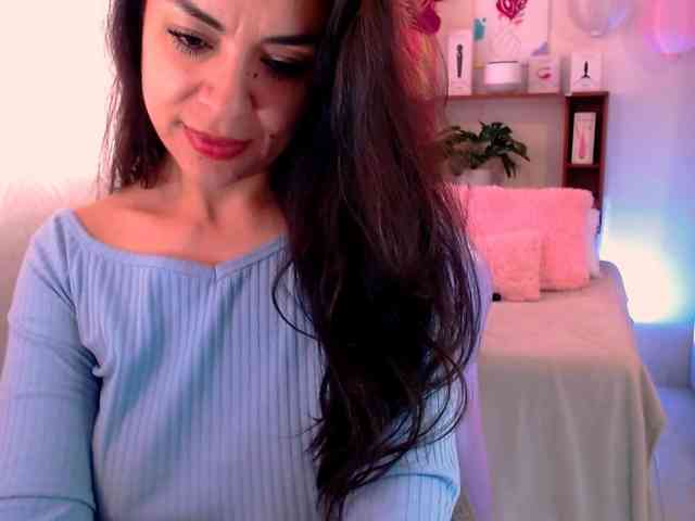 LATINGODDESS69 webcam