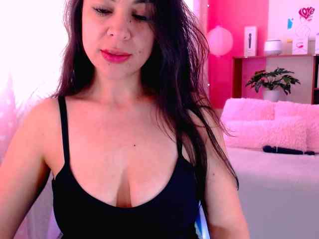LATINGODDESS69 webcam