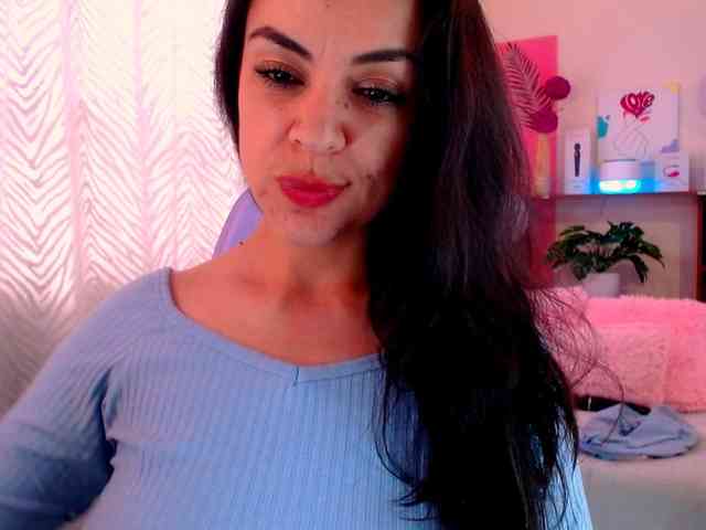 LATINGODDESS69 webcam