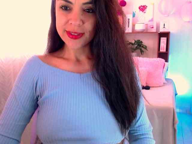 LATINGODDESS69 webcam